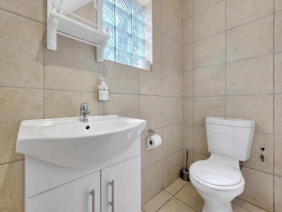 1 Bedroom Property for Sale in Bloubergrant Western Cape